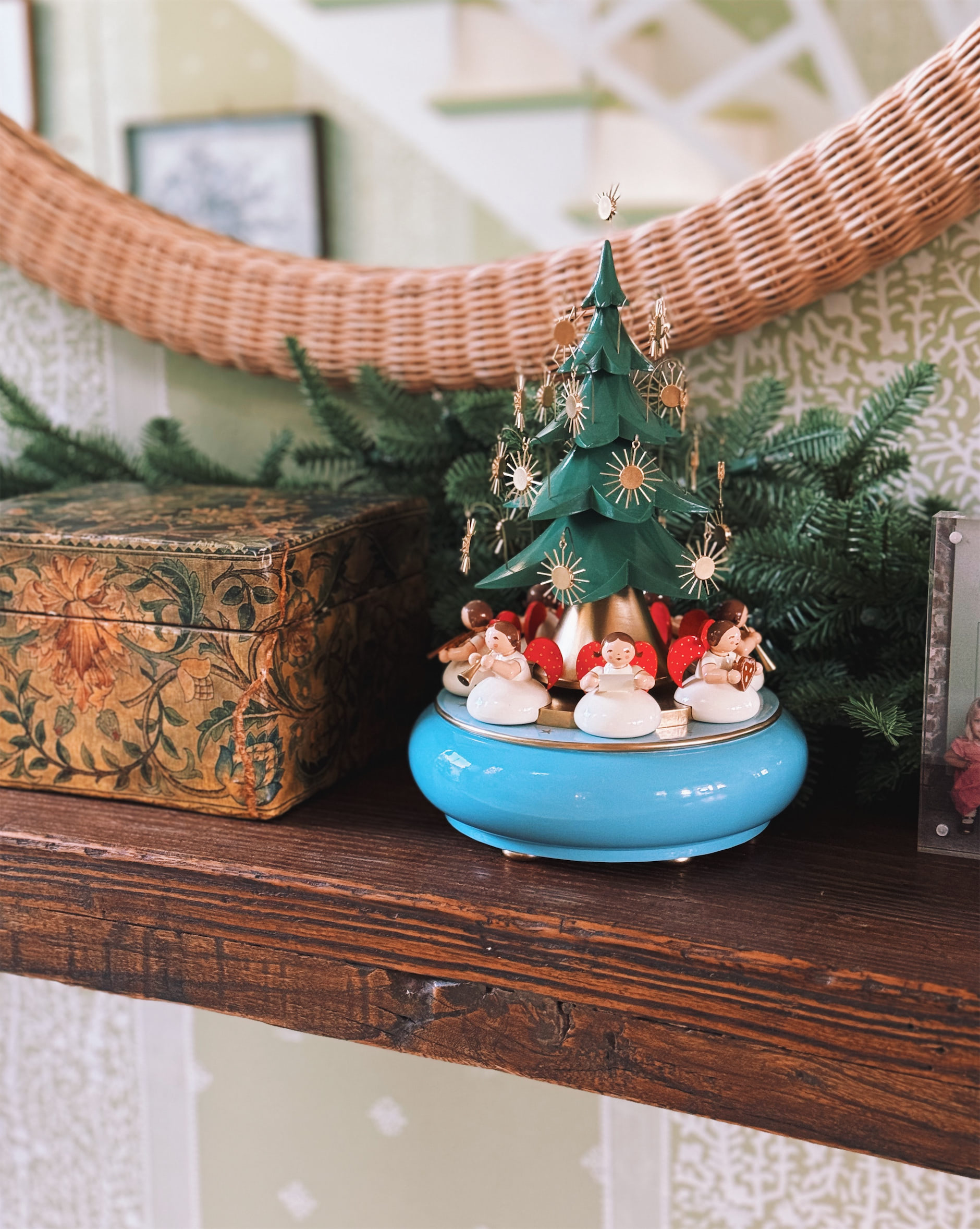 holiday home decor